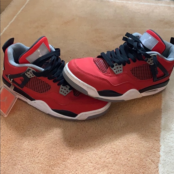 Barely worn Jordan 4 “toro bravo” great condition